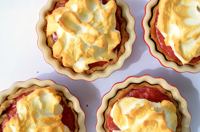 Rhababer Meringue Tartes