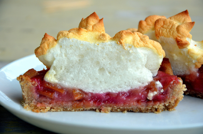 Rhababer Baiser Kuchen