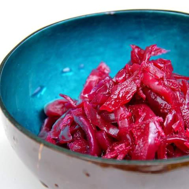 Homemade Beet Kraut
I love #fermentation !
This is red #cabbage with #beets and a little #ginger. Recipe on the blog.
In my amazing @nomliving
coco bowl.
#fermente #fermentieren #veganfoodshare #vegansofig #vegansofinsta #healthfood #diy #homemade #kraut #nomliving